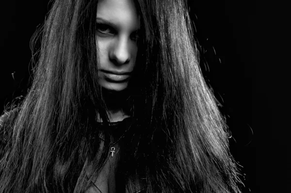 Depresiva mujer gótica en negro — Foto de Stock