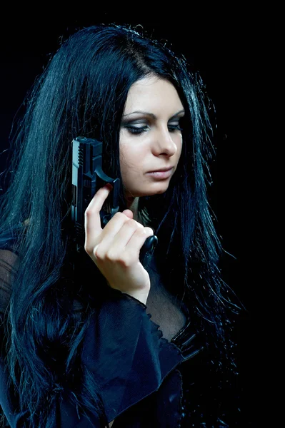 Beautiful goth girl with gun — Stock Photo, Image