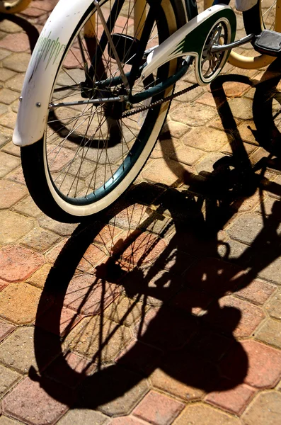 Велосипед тінь — стокове фото