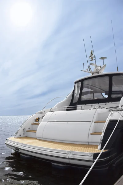 Rear view of white luxury yacht — Stock Photo, Image