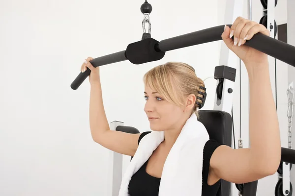 Young blond woman workout in gym — Stock Photo, Image