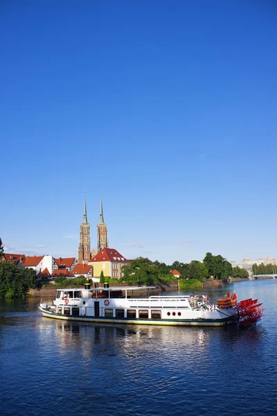 Ατμόπλοιο κουπιών πλοίο στον ποταμό Oder, σε απόσταση στο wroclaw Φωτογραφία Αρχείου
