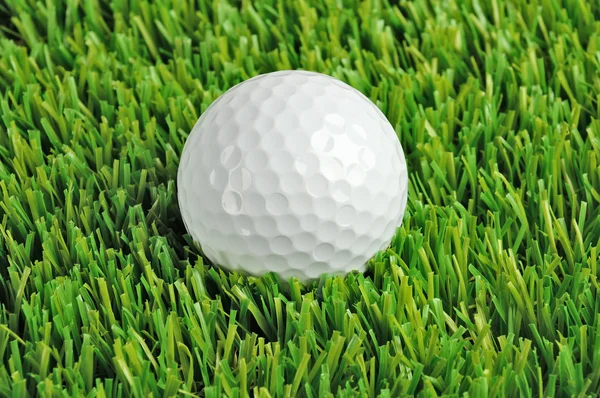 Golfball på nært hold – stockfoto