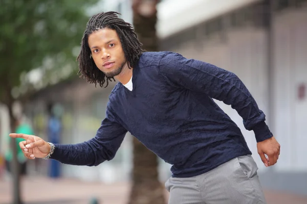 Male model hailing a cab — Stock Photo, Image