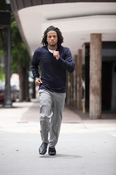 Man running across the street — Stock Photo, Image