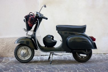siyah vintage scooter