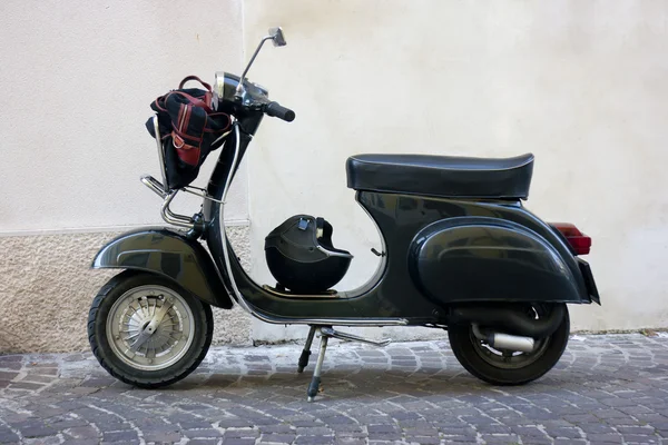 Zwarte vintage scooter — Stockfoto