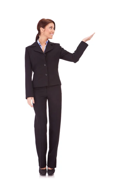 Mujer de negocios presentando — Foto de Stock