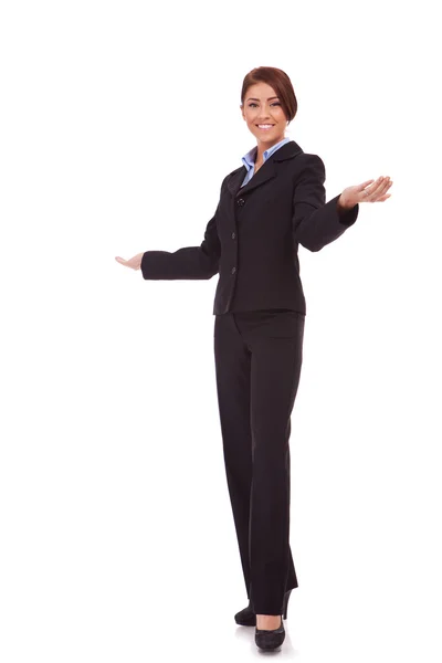 ビジネスの女性の歓迎の笑顔 — ストック写真