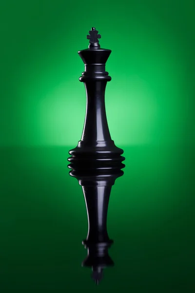 O rei negro do xadrez — Fotografia de Stock