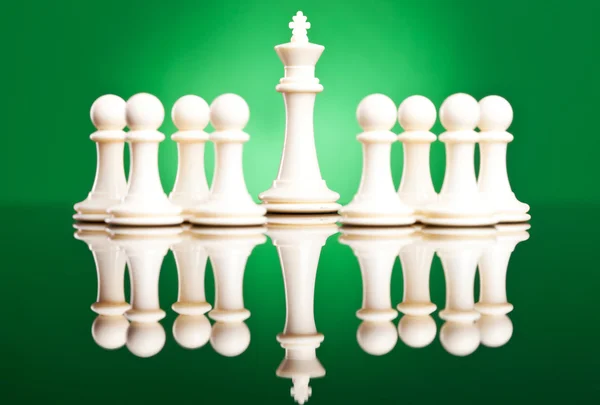Pawns proteggere il re bianco — Foto Stock