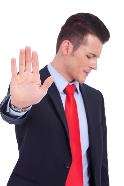 Uomo d'affari mostrando stop gesto — Foto Stock