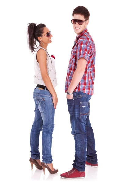 Casual couple wearing sunglasses and hands in pockets — Stock Photo, Image