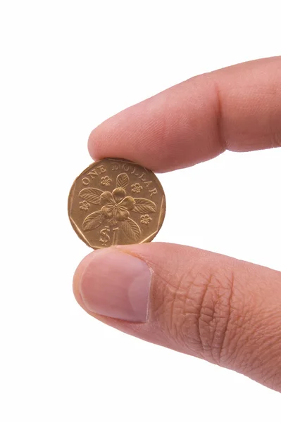 Singapore mynt innehas av två fingrar — Stockfoto