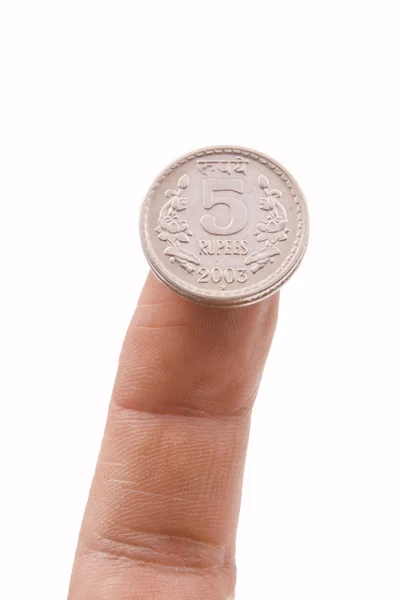 Indiase munt op een vinger — Stockfoto