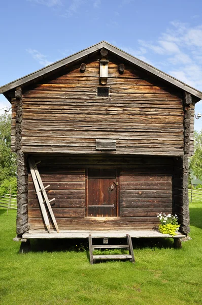 Vecchia casa in legno — Foto Stock