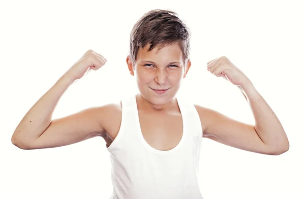 Jovem menino flexionando bíceps — Fotografia de Stock
