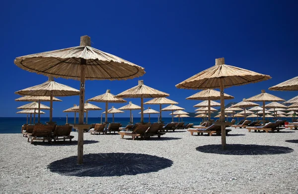 Plaży parasole — Zdjęcie stockowe