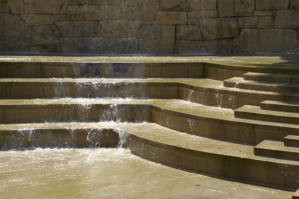 Piccola fontana d'acqua esterna — Foto Stock