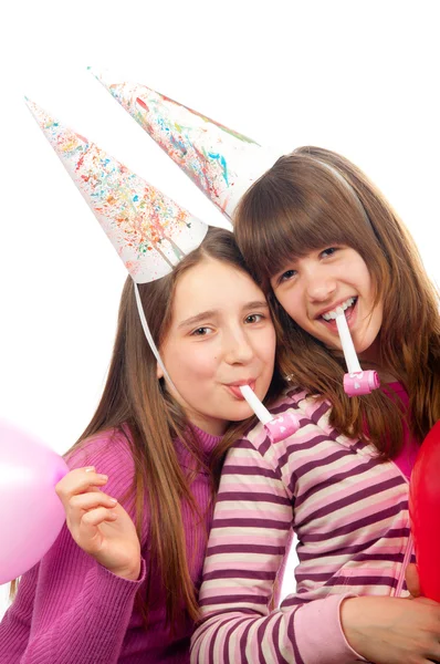 Két gyönyörű tizenéves lányok ünneplő elszigetelt fehér — Stock Fotó