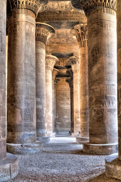 Kolumnowy w świątyni Chnum, Egipt — Zdjęcie stockowe