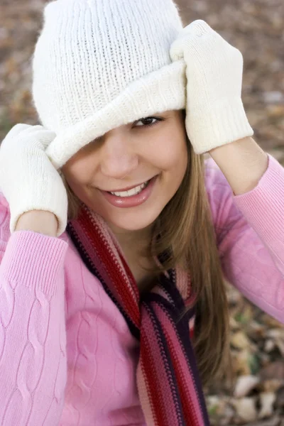 Dziewczynka figlarny zima — Zdjęcie stockowe