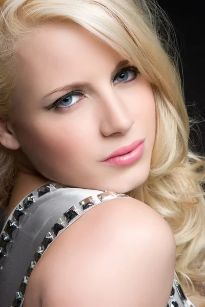 Mulher loira bonita rosto closeup — Fotografia de Stock