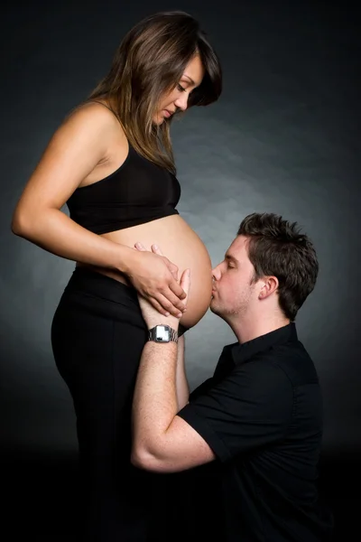 Zwangere paar — Stockfoto