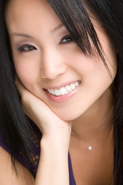 Sonriendo chica asiática —  Fotos de Stock