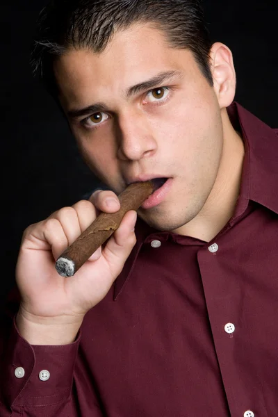 Άνθρωπος κάπνισμα πούρων — Φωτογραφία Αρχείου