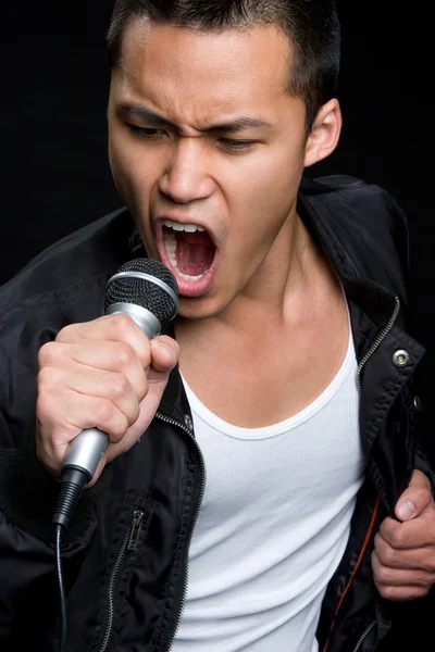 Asiático homem cantar — Fotografia de Stock