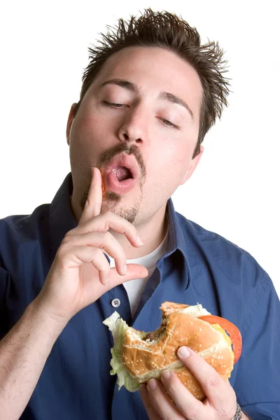 Mann isst Burger — Stockfoto