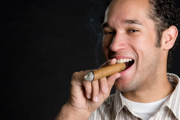 Homem fumando — Fotografia de Stock