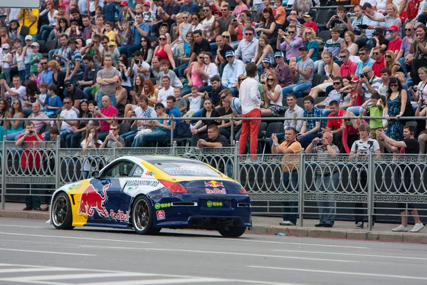 Il campione ucraino di drift Alex Grinchuk guida la Nissan 350Z, Red Bull Racing Drift Team — Foto Stock