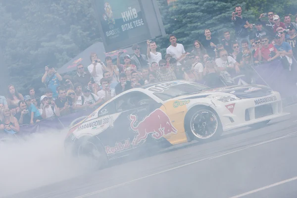 Campeón ucraniano de Drift Alex Grinchuk conducir el Nissan 350Z, Red Bull Racing Drift Team —  Fotos de Stock