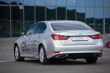 sürücü yeni lexus, Infiniti ve porsche tanıtım ve test