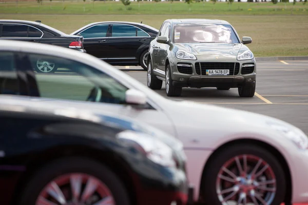 Präsentation und Testfahrt neuer Lexus, Infiniti und Porsche — Stockfoto