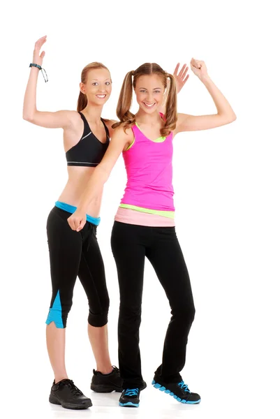 Dos mujeres jóvenes haciendo zumba fitness — Foto de Stock