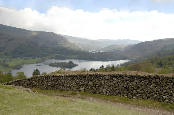 Grasmere and Rydal water with stone wall — Stock Photo, Image