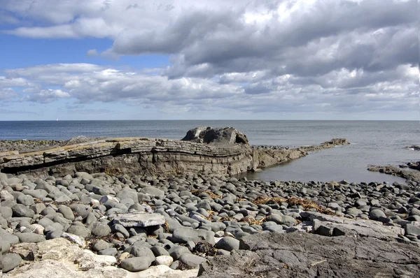 Característica de roca en la orilla —  Fotos de Stock