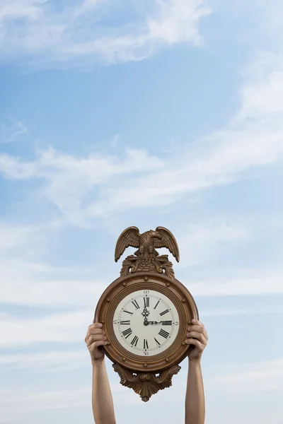 Деревянные часы — стоковое фото