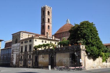 eski şehir merkezi lucca toscana