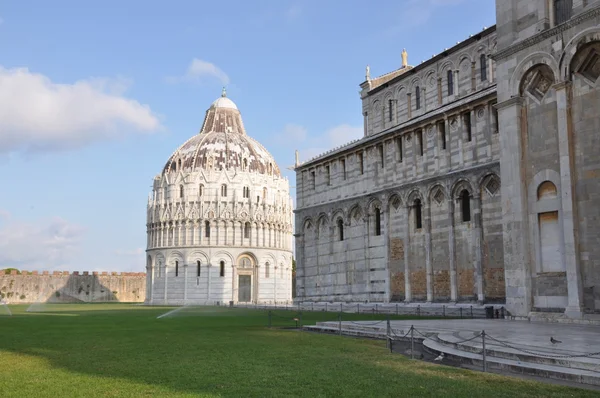Tourist attractions of Italy Pisa — Stock Photo, Image