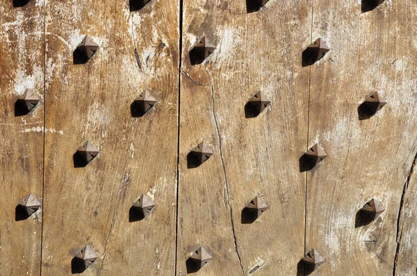 锻铁和木质门 — 图库照片