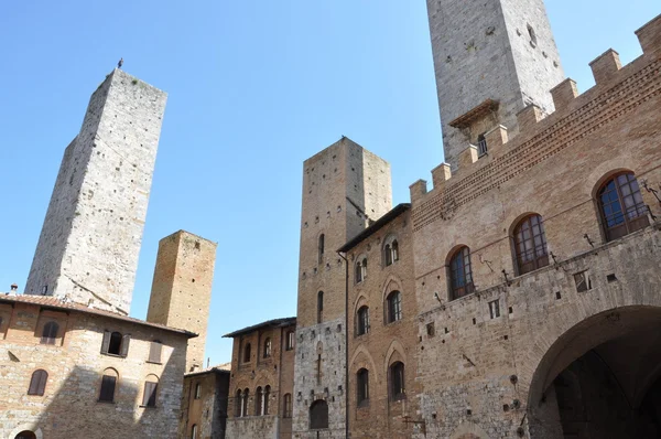 Ville en pierre, San Gimignano au coeur de la Toscane Italie — Photo