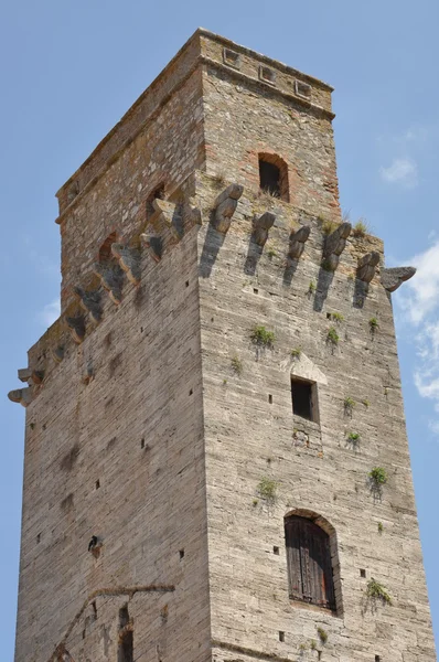 En sten torn i san gimignano Toscana — Stockfoto