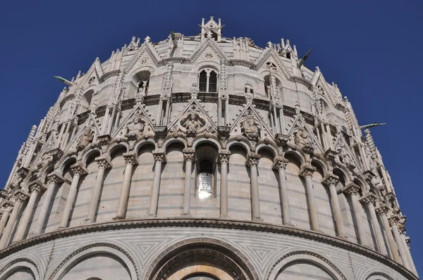 Kupolen i baptisteriet i pisa Italien — Stockfoto