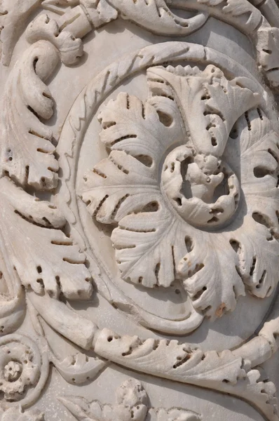 Мраморный орнамент на колоннах Сиенского собора — стоковое фото