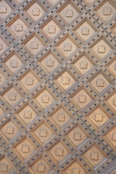 Puertas decorativas de Italia Siena, fondo vertical — Foto de Stock