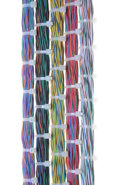 Paquetes de cables de red con bridas de cable — Foto de Stock